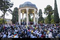 حضور بیش از ۴۰ هزار نفر در مراسم سال تحویل در حافظیه شیراز