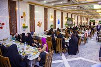 برپایی سفره افطار برای ایتام در مهمانسرای آستان قدس عباسی
