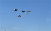 جنگنده های نیروی هوایی ارتش بر فراز حرم مطهر امام (ره) پرواز کردند