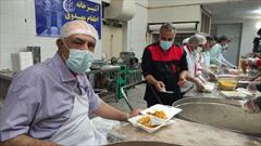 گزارش تصویری/ پخت و توزیع ۴۵۰۰ غذای گرم در بین نیازمندان و ایتام بیرجند