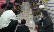 برپایی سفره‌ ساده افطاری مسجد صاحب الزمان (عج) در روستای ارجنک
