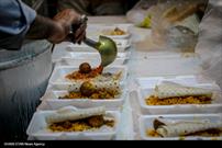 پذیرایی زائرین بخش پاتاوه در روز اربعین حسینی با ۶۰۰ پرس غذای گرم