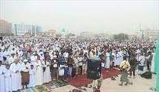 تاکید یمنی‌ها در نماز عید فطر بر لزوم پایبندی عربستان به آتش بس