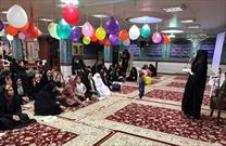 استقبال مساجد از دهه کرامت با میزهای خدمت و دورهمی‌های دخترانه
