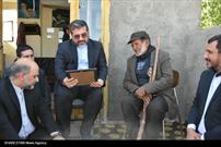 دیدار وزیر فرهنگ با پیرمرد خود آموخته آواز ایرانی