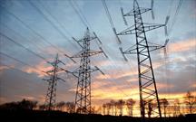 اقدام جهادی شرکت برق لرستان در رفع افت ولتاژ بخش شاهیوند