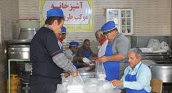 پخت و توزیع ۴۰۰۰ هزار پرس غذای گرم توسط موکب طریق الکربلا در شهرستان گچساران
