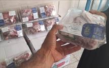 توزیع ۶۴ بسته گوشت متبرک قربانی بین محرمان شهر گندمان توسط کانون «آفرینش»
