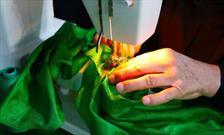 دوخت ۷ هزار لباس متبرک در آستان مقدس امامزاده حسین (ع) قزوین