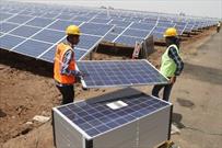 بازدید رئیس جمهور از شرکت تولید تجهیزات نیروگاه‌های خورشیدی در شهرستان خمین