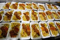 اطعام غدیر با پخت ۴۰۰ پرس غذای گرم توسط «کانون آل یاسین» گچساران/ تصاویر