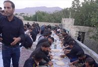 توزیع ۱۵۰ پرس غذای نذری بین عزاداران اباعبدالله الحسین (ع) شهر یانچشمه