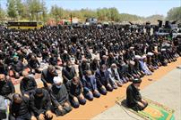 گزارش تصویری/اقامه نماز ظهر عاشورا در بیرجند