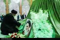 مراسم تجدید میثاق اعضای هیات دولت با امام خمینی (ره)