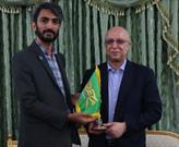پرچم کنگره جهانی «محمد (ص)» به وزیر علوم، تحقیقات و فناوری اهدا شد