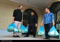 توزیع ۱۵۰ بسته معیشتی بین نیازمندان با همکاری بچه های مسجد امام علی (ع) شهرکرد| گزارش تصویری
