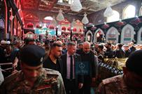 سفیر کانادا در عراق در حرم امام حسین (ع)+عکس