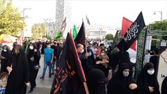 حماسه اربعین/راهپیمایی و پیاده روی «کاروان دلدادگان حسینی» در شیراز برگزار شد