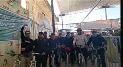 فیلم// ورود زائران دوچرخه سوار استان قم  از مرز مهران به کشور