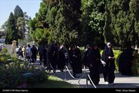 گزارش تصویری|  بازدید شرکت کنندگان مسابقات قرآنی «مدهامتان» از آرامگاه حافظ و  سعدی