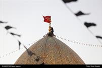 گزارش تصویری| اهتزاز پرچم سرخ رنگ «یا لثارات الحسین (ع)» بر گنبد حرم مطهر حضرت شاهچراغ (ع)