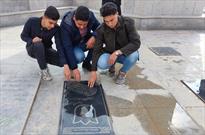 مزار شهدا  به همت دانش آموزان مسجدی صفی آباد گلباران شد