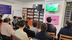 اعضای کانون های منتخب در مساجد برای تماشای فوتبال گردهم آمدند
