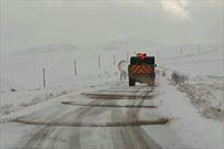 برف و باران محور جاده جدید هشتگرد به طالقان را مسدود کرده است