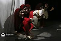 گزارش تصویری| بیست و هفتمین جشنواره تئاتر فجر - نمایش «خواب‌هایم سراغ تو را می‌گیرند»