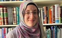 اولین ترجمه در نوع خود / تلاش یک دختر مسلمان برای ترجمه قرآن کریم به زبان ولزی