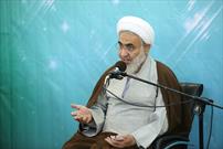 امام خمینی (ره) با دفاع از حق به عزت رسید