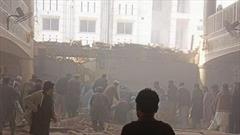 بیش از ۱۸۰ کشته و زخمی در انفجار تروریستی مسجد  پیشاور/ طالبان پاکستان مسئولیت انفجار را پذیرفت
