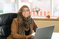 انتصاب اولین زن مسلمان به عنوان مدیرعامل خیریه بین المللی «پنی اپیل»