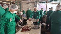 روزانه به ۲۰هزار نفر در چایخانه حضرت رضا(ع) خدمت رسانی می شود