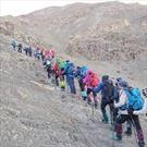برگزاری کوهپیمایی طرح شهید سلیمانی توسط خادمیاران رضوی در کرمانشاه