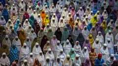آسوشیتدپرس از جشن مسلمانان اندونزی با فراررسیدن ماه رمضان گزارش داد