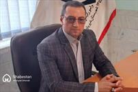 هنرمند شیروانی تندیس جشنواره موسیقی مقامی را به خانواده شهید اهداء کرد