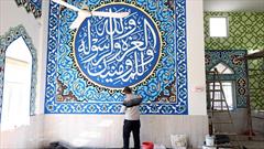 «عادل فوزی عوده»، خوشنویسی که  دیوارهای مساجد را با آیات قرآنی تزیین می کند