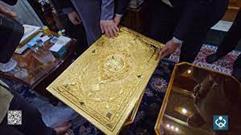 یک نسخه کمیاب از قرآن کریم ساخته شده از طلا و نقره  به موزه آستان مقدس حسینی هدیه شد