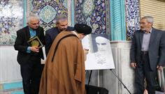 گزارش تصویری/ رونمایی از مجموعه خوشنویسی شده اشعار امام خمینی(ره) در ارومیه