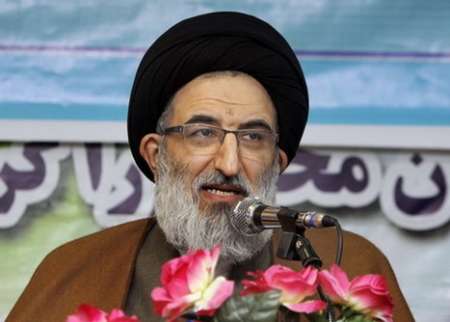 هدف امروز جبهه استکبار، از بین بردن مقام مادری است