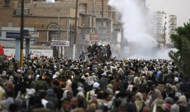 معترضان یمن جاده فرودگاه را مسدود کردند