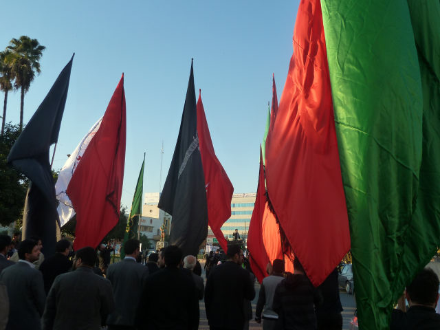 اجرای مراسم بیرق کشان عاشورایی دراستان سمنان 