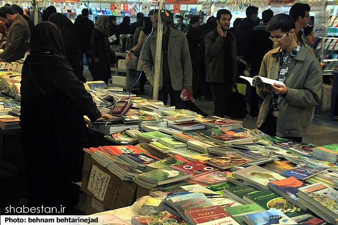 نمایشگاه کتاب قدرت نمایی علم و فرهنگ  و ادب است