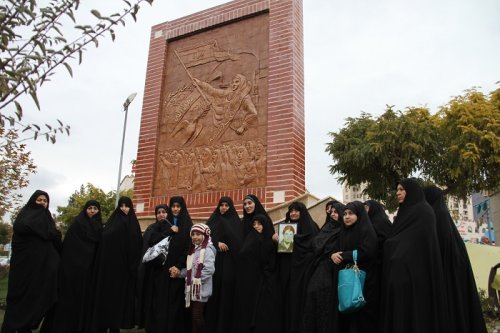 یادمان «زن و مقاومت» در پارک نبوت کرج رونمایی شد