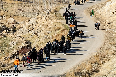 حرکت 36 کاروان زائران پياده به سوي حرم رضوي