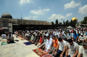 اقامه نماز جمعه هزاران فلسطینی در مسجدالاقصی