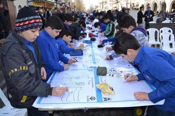 نقاشی 100 متری دانش آموزان سمایی در رشت