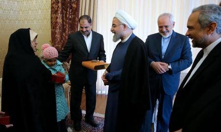 ملت ایران برای دفاع از اهداف و آرمانهایش بهای زیادی پرداخت کرده است/پیگیر و متأثر از موضوع اسارت شما بودم
