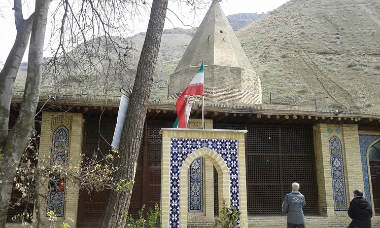 طبیعت گردی در بنای آرامگاهی امامزاده عبدالقهار(ع)، قطب فرهنگی ساوجبلاغ